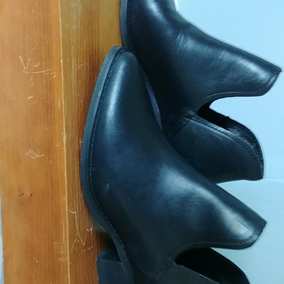 Steve Madden - Picture 2 of 5